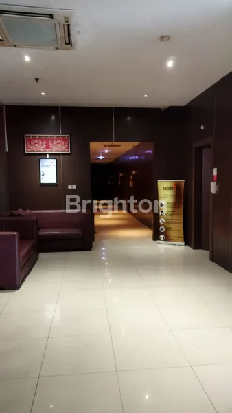 image GEDUNG MEWAH 3 LANTAI DI GATOT SUBROTO - IDEAL UNTUK BISNIS HIBURAN (4)