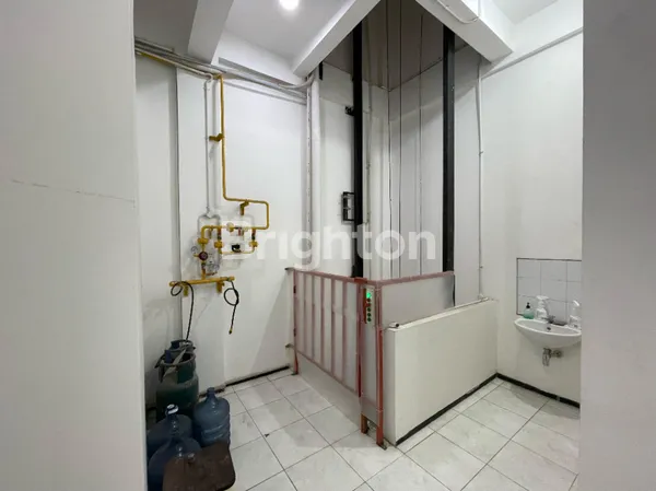 image RUKO SIAP PAKAI COCOK UNTUK USAHA STRATEGIS DI GWALK (3)