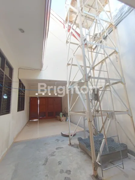 image MOJOARUM RUMAH CANTIK, JALAN LEBAR 3 MOBIL (7)