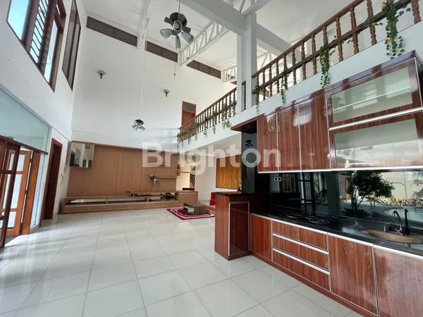 image RUMAH MEWAH SIAP HUNI DI JANTUNG PONDOK INDAH – JAKARTA SELATAN LOKASI PRESTISIUS & NYAMAN! (3)