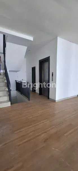 image DISEWAKAN RUKO 2GANDENG 6,5LANTAI STRATEGIS DI JAKARTA PUSAT (3)