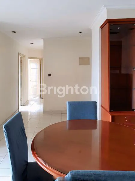 image HOT DEALS APARTEMEN LUAS & STRATEGIS DI JANTUNG KOTA JAKARTA, 3BR FULL FURNISHED, LANTAI RENDAH HARGA DIBAWAH NJOP BISA KPR, SEMANGGI APARTMENT, SLIPI, GATOT SUBROTO, JAKARTA PUSAT (8)
