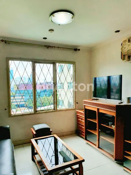 image HOT DEALS APARTEMEN LUAS & STRATEGIS DI JANTUNG KOTA JAKARTA, 3BR FULL FURNISHED, LANTAI RENDAH HARGA DIBAWAH NJOP BISA KPR, SEMANGGI APARTMENT, SLIPI, GATOT SUBROTO, JAKARTA PUSAT (4)