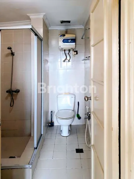 image HOT DEALS APARTEMEN LUAS & STRATEGIS DI JANTUNG KOTA JAKARTA, 3BR FULL FURNISHED, LANTAI RENDAH HARGA DIBAWAH NJOP BISA KPR, SEMANGGI APARTMENT, SLIPI, GATOT SUBROTO, JAKARTA PUSAT (6)