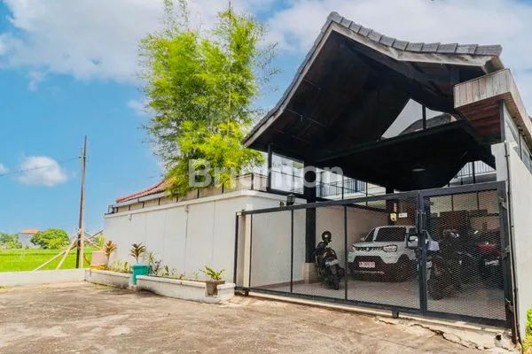 image VILLA CANTIK DI SANUR 5 BR  DENGAN SWIMMING POOL– RICE FIELD VIEW & FULLY FURNISHED (3)