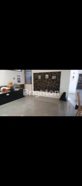 image RUMAH LUAS DI KOMPLEK GUMIL (1)