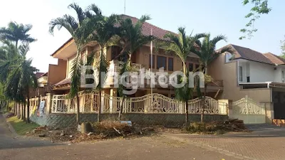 image RUMAH MEWAH 2 LANTAI DEKAT GWALK CITRALAND (1)