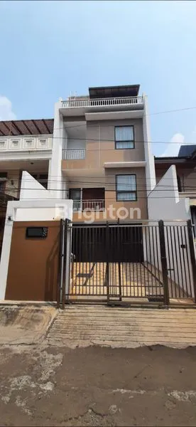 image RUMAH MODERN MINIMALIS 3LT DI KELAPA GADING (1)