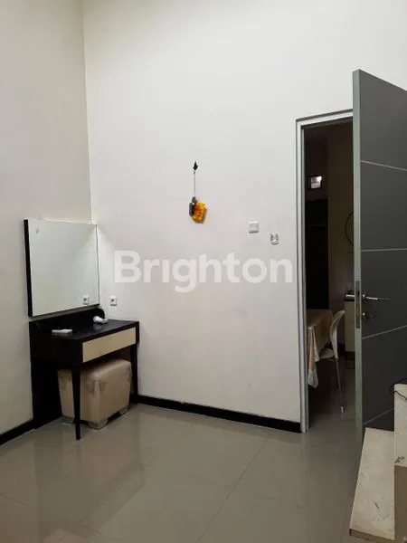 image RUMAH FULL FURNISHED MINIMALIS MODERN SIAP HUNI DEKAT DENGAN RAYA MERR, KEPUTIH, MULYOSARI, WONOREJO (3)