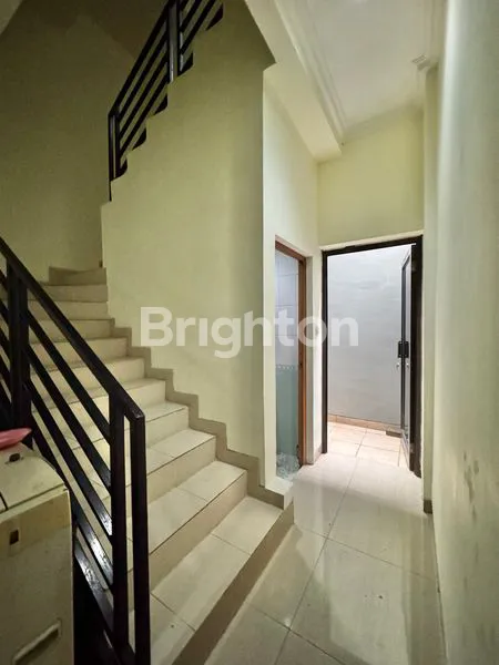 image RUKO 4.5 LANTAI SEMI FURNISHED SUDAH DIRENOVASI LOKASI PINGGIR JALAN RAYA TANJUNG DUREN (4)
