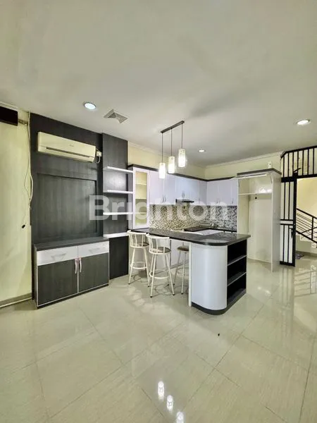 image RUKO 4.5 LANTAI SEMI FURNISHED SUDAH DIRENOVASI LOKASI PINGGIR JALAN RAYA TANJUNG DUREN (1)