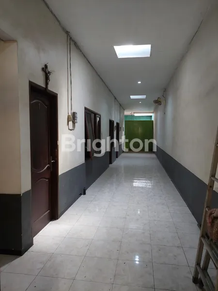 image RUMAH KOS DEPAN JALAN RAYA LOKASI LUAS DI MONGINSIDI SIDOARJO (5)