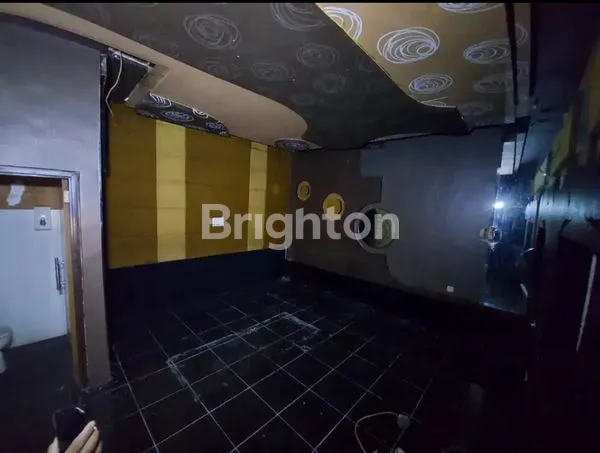 image BANGUNAN USAHA X-KARAOKE DI JALAN RAYA DIENG PUSAT KOTA MALANG (6)