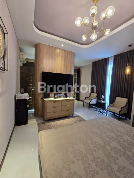 image RUMAH CANTIK SIAP HUNI FULL FURNISHED NORTH EMERALD MANSION CITRALAND SURABAYA BARAT (3)