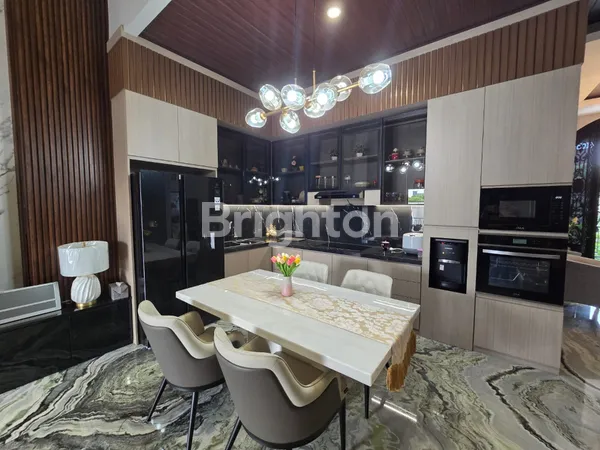 image RUMAH CANTIK SIAP HUNI FULL FURNISHED NORTH EMERALD MANSION CITRALAND SURABAYA BARAT (5)