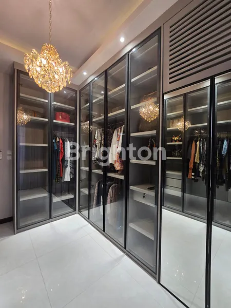 image RUMAH CANTIK SIAP HUNI FULL FURNISHED NORTH EMERALD MANSION CITRALAND SURABAYA BARAT (7)