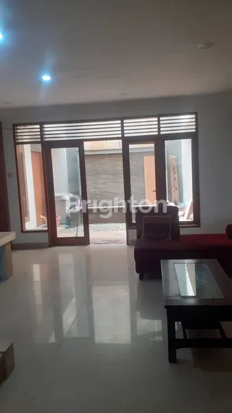 image RUMAH MEWAH 2 LANTAI FULL FURNISHED DI PANGLIMA POLIM (4)