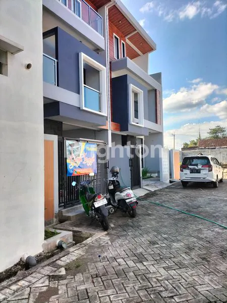 image PERUMAHAN DEKAT KAMPUS UMM KOTA MALANG GRIYA INGGIL TASIKMADU ( RUMAH 3 LANTAI) BONUS MEBEL,BISA UNTUK RUMAH KOS. (2)