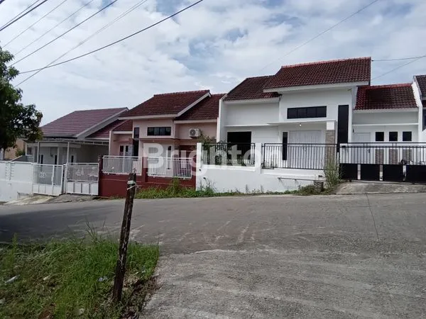 image  DI JUAL RUMAH BARU, INDENT 4 BULAN, BEBAS SEMUA BIAYA BANK DAN NOTARIS (2)