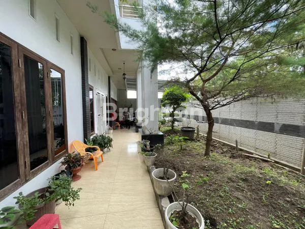 image RUMAH SULTAN SANGAT LUAS DAN ELITE DI MEDAN BARAT (6)