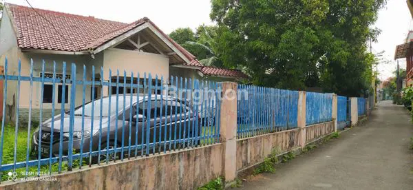image DIJUAL CEPAT RUMAH TUA, SANGAT MURAH DIBAWAH NJOP LUAS TANAH 474 M2  HITUNG TANAH SIAP BANGUN LOKASI  AMAN, TENANG, NYAMAN, DI KAMPUNG MAKASAR - KRAMAT JATI (2)
