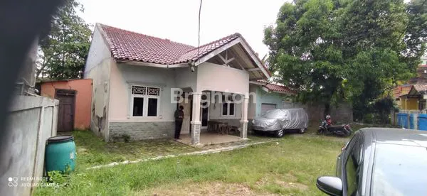 image DIJUAL CEPAT RUMAH TUA, SANGAT MURAH DIBAWAH NJOP LUAS TANAH 474 M2  HITUNG TANAH SIAP BANGUN LOKASI  AMAN, TENANG, NYAMAN, DI KAMPUNG MAKASAR - KRAMAT JATI (5)