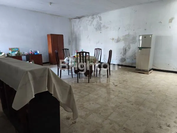 RUMAH VINTAGE TENGAH KOTA JEMBER