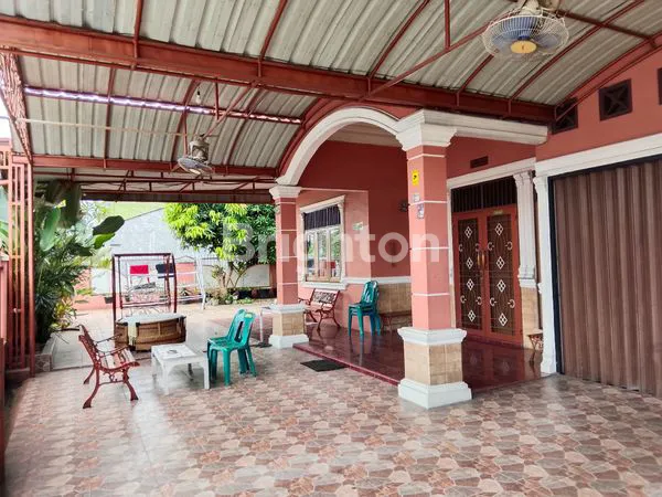 image RUMAH LUAS DAN MEWAH DI JALAN SAKURA 3 MEDAN TUNTUNGAN (3)
