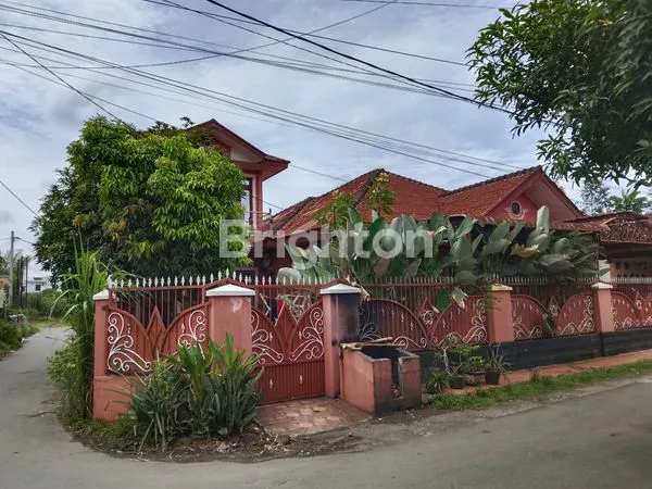 image RUMAH LUAS DAN MEWAH DI JALAN SAKURA 3 MEDAN TUNTUNGAN (2)