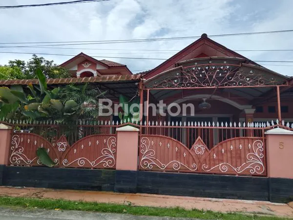 image RUMAH LUAS DAN MEWAH DI JALAN SAKURA 3 MEDAN TUNTUNGAN (1)
