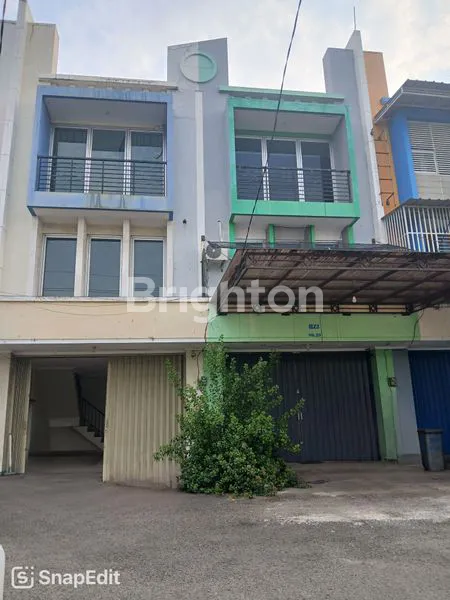 RUKO 3 LANTAI 5 X 18 M2 SIAP PAKAI COCOK UNTUK USAHA, KANTOR, LOGISTIK DEKAT KE TOL CAKUNG DI KOTA HARAPAN INDAH BEKASI