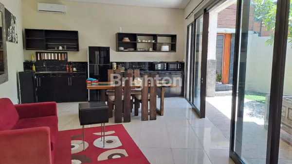 image VILLA 1 LANTAI DENGAN KEBUN LUAS TANPA POOL DI KEROBOKAN (4)