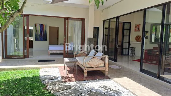 image VILLA 1 LANTAI DENGAN KEBUN LUAS TANPA POOL DI KEROBOKAN (3)
