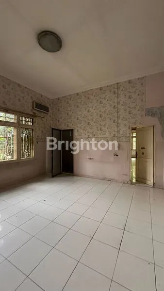 image RUMAH 2 TINGKAT DAN LUAS COCOK UNTUK TEMPAT TINGGAL SAMBIL BUKA USAHA  DI PUSAT KOTA MEDAN JALAN IMAM BONJOL (6)