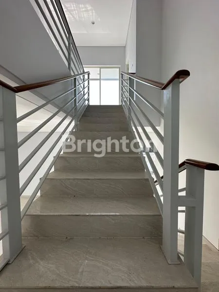 image RUMAH HOOK 2LANTAI SIAP DIHUNI. SELANGKAH DARI KAMPUS ITS, GALAXY MALL, ARAYA (4)