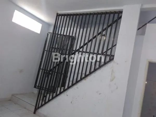 image RUKO 2,5 LANTAI 2 PETAK DI KUMALA (4)