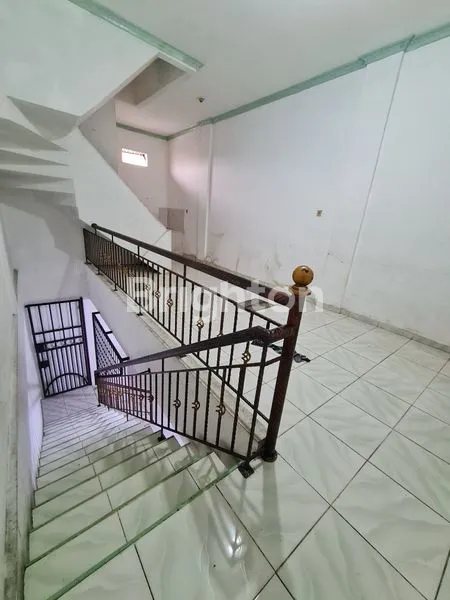 image RUKO 3LANTAI JELAMBAR SIAP HUNI  (1)