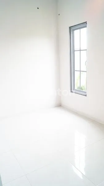 image RUMAH SIAP HUNI 2 LANTAI DEKAT UNPAM PAMULANG TANGERANG SELATAN (3)