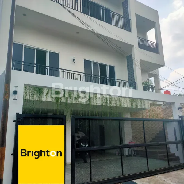 image RUMAH HOEK 3LANTAI,MODERN TROPIS JATIBENING BEKASI, HARGA TURUN 800JT (2)