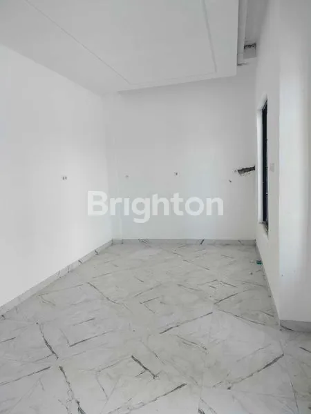 image JUAL RUMAH / VILA BARU KOMP DE VERSAILEES SUITE, 3 TINGKAT DI MARELAN MEDAN (5)