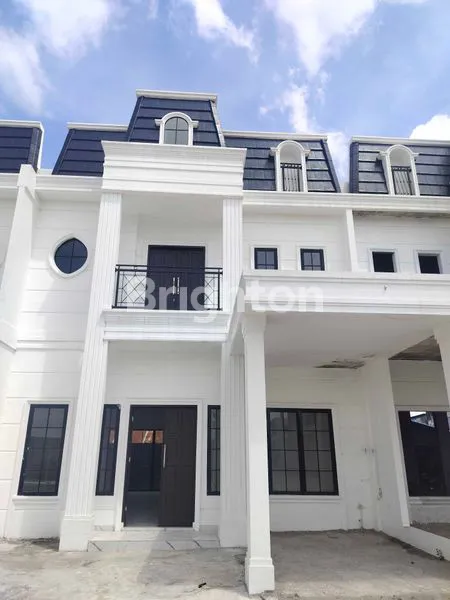 image JUAL RUMAH / VILA BARU KOMP DE VERSAILEES SUITE, 3 TINGKAT DI MARELAN MEDAN (1)