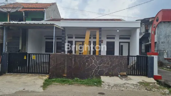 RUMAH  DI JALAN UTAMA PERUMNAS SUBANG