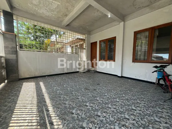 RUMAH POJOK 1 LANTAI SIAP HUNI DI LOKASI YANG NYAMAN DAN TENANG