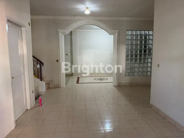 image RUMAH BAGUS DI JALAN AMBON NUSALOKA BSD SERPONG TANGERANG SELATAN (3)