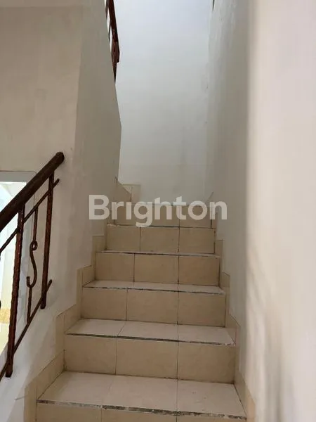 image RUMAH BAGUS DI JALAN AMBON NUSALOKA BSD SERPONG TANGERANG SELATAN (5)