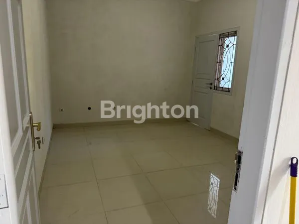image RUMAH BAGUS DI JALAN AMBON NUSALOKA BSD SERPONG TANGERANG SELATAN (8)