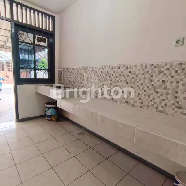 image RUMAH NGINDEN, SEMOLOWARU, SIAP HUNI,NO BOCOR, NO RAYAP, SDH RENOV (4)