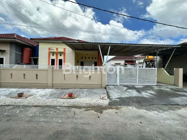 RUMAH CANTIK DI GREEN YAKIN BANJAR