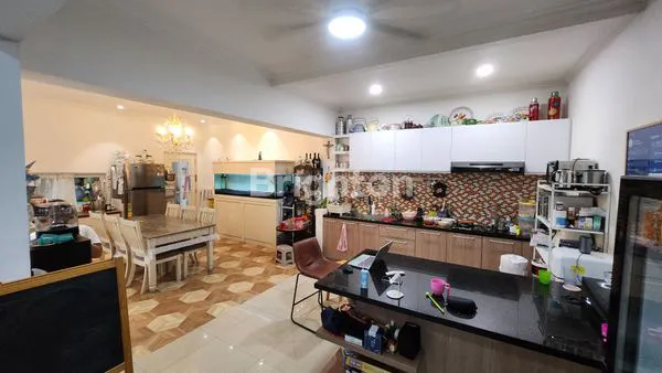 image RUMAH MEWAH 2 LANTAI DI JGC - 217M2, 4+1 KT, SEMI FURNISHED (7)