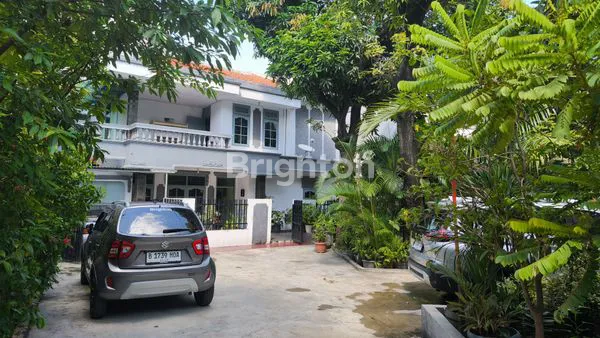 image RUMAH JELAMBAR GAYA RESORT DENGAN TANAH LUAS  DIHITUNG TANAH  DAN MURAH (4)